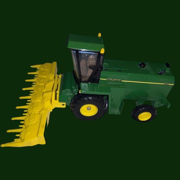 1993 ERTL John Deere 820 Diesel Tractor, Self Propelled Forage Harvester DieCast - Picture 2 of 8